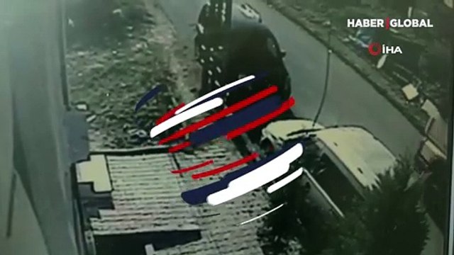 Beton mikseri sürücüsü kalan betonu Arnavutköy'de sokak ortasına döküp kaçtı