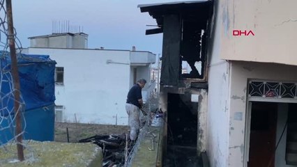 YANGINDA YAŞLI KADINI SIRTINDA TAŞIYAN POLİSE BAŞARI BELGESİ