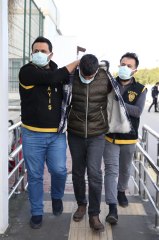 Marketten bıçaklı gasp iddiasına tutuklama