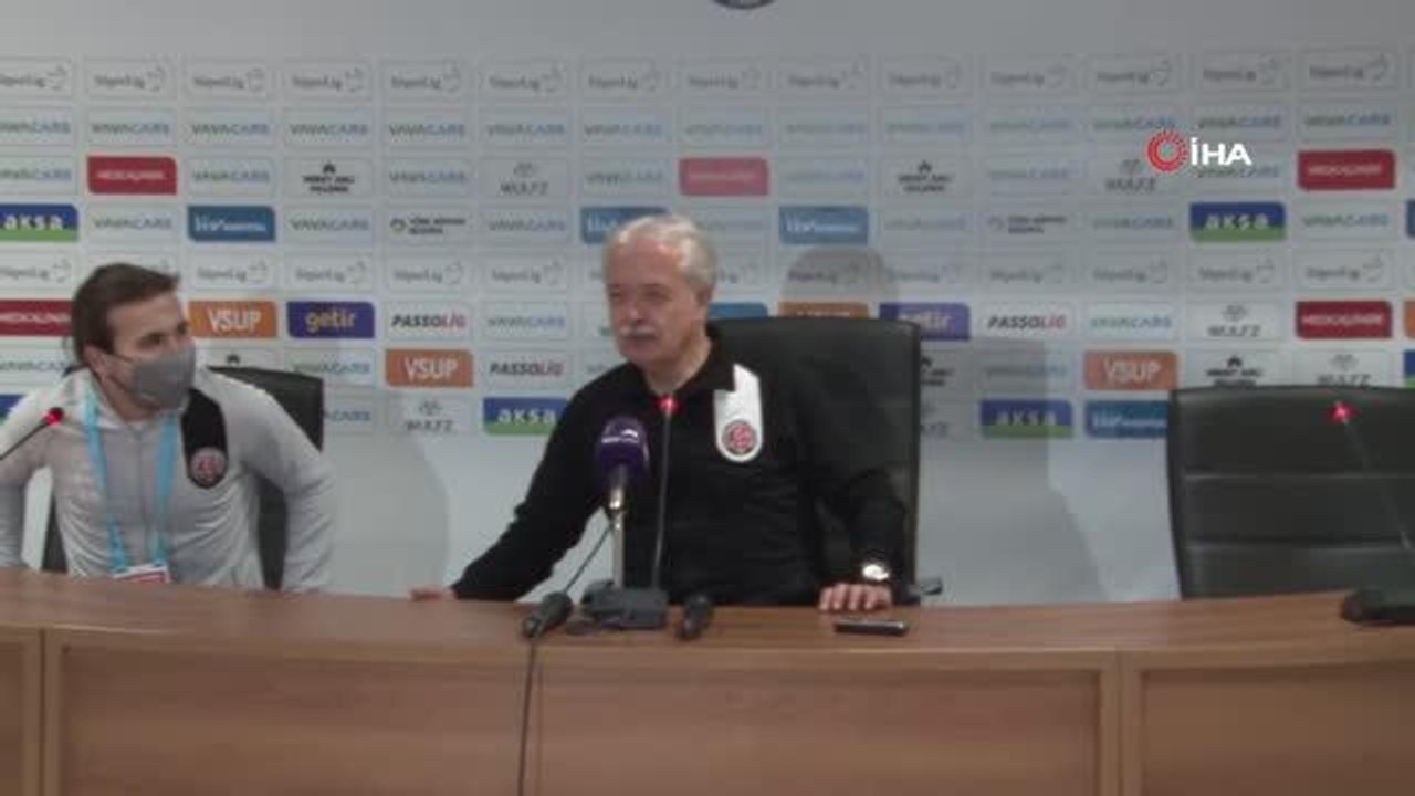 Atılay Canel: "Futbolcu arkadaşların ayaklarına sağlık"