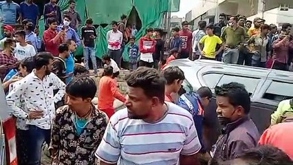 अनियंत्रित हुई गाड़ी ने 9 मजदूरों को रौंदा