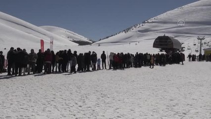 KAHRAMANMARAŞ - Yedikuyular Kayak Merkezi'nde hafta sonu yoğunluğu