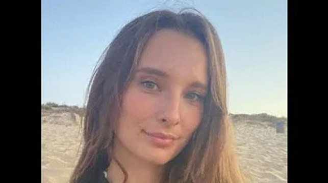 PHOTO – Ilona Smet enceinte : une future maman féline qui affiche son ventre avec...