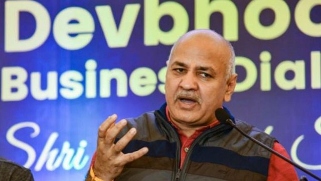 Sisodia hits back at Kumar Vishwas, watch what he said