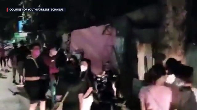 Robredo's volunteers in Isabela hold candle-lighting ceremony after mural removal