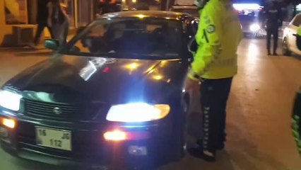 Otomobile çakar lamba taktıran ehliyetsiz sürücüye ceza kesildi