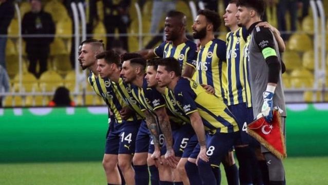 Süper Lig'de olsa yer yerinden oynar! Fenerbahçe maçında tarihte görülmemiş hakem skandalı