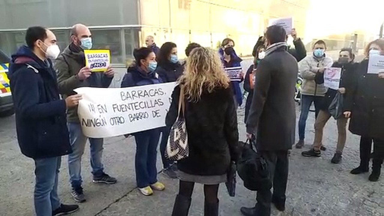Protesta vecinal ante el Pleno por las barracas