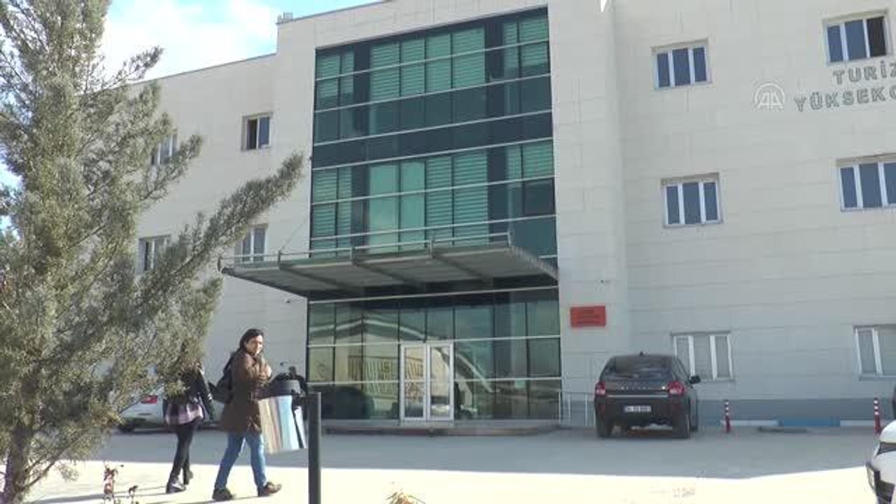 Şırnak Üniversitesi öğrencileri kentin kültürel değerlerini duvara resmetti