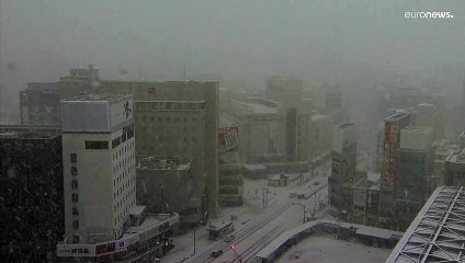 شاهد: سماكة الثلوج في الساحل الياباني تصل إلى 140 سنتيمتراً والعاصفة متواصلة