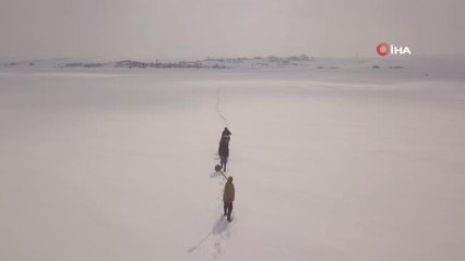 Nazik Gölü'nde eskimo usulü balık avı böyle görüntülendi