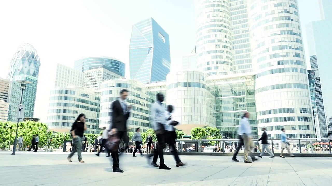 Bce rivede al rialzo la crescita ma invita alla prudenza