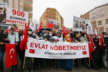 Diyarbakır annelerinden, eylemlerinin 900. gününde yürüyüşle teröre tepki