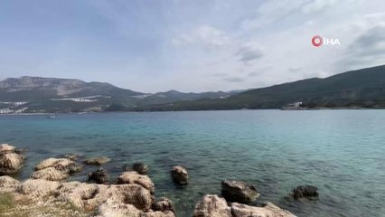 Turizm merkezi Kaş'ta kaçak yapılar yıkıldı