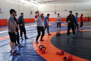 İşitme engelli milli güreşçiler olimpiyat hedefiyle ter döküyor