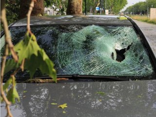 Wer zahlt Sturmschäden am Haus und Auto?