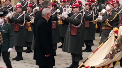 Doña Letizia desvela que el Rey Felipe "está tranquilo y activo"