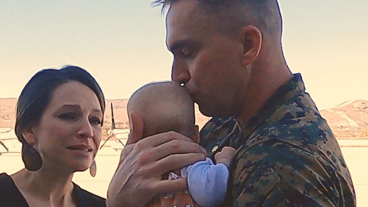 Marine Holds Daughter For First Time After Deployment | Happily TV