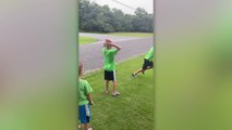 Military Dad Appears During Parade To Surprise Kids | Happily TV