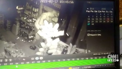 Pişkin hırsızlar kimseye aldırış etmeden soyguna devam ettiler