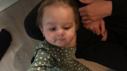 Toddler With One Arm Meets Adult With Same Condition | Happily TV