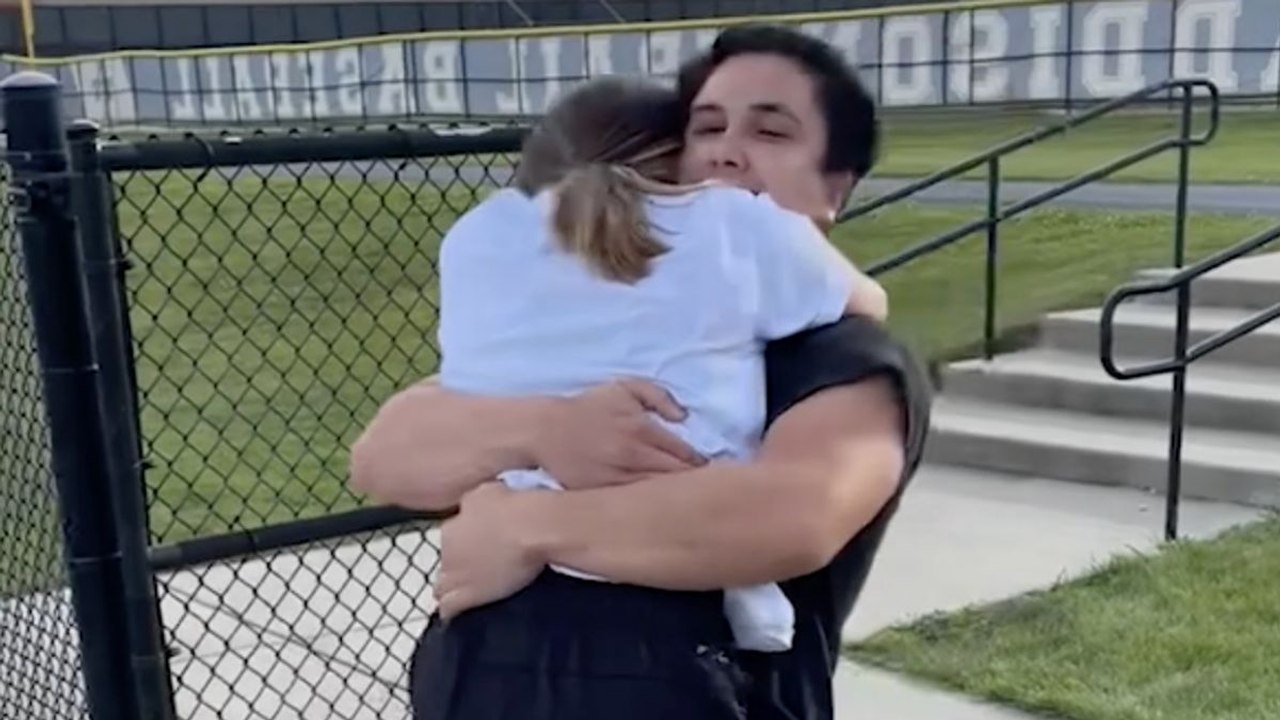Navy Brother Surprises Sister Ahead Of Quinceanera After 1.5 Year Deployment | Happily TV