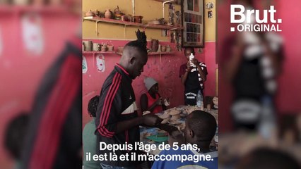 Assane, sourd et muet, professeur de poterie