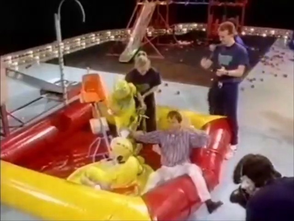 Double Dare UK 1987 Obstacle Course Run 3