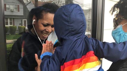 Toddler Beams With Joy As He Reunites With Grandparents Through Glass | Happily TV
