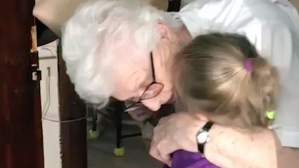 92-Year-Old Hugs Great-Granddaughter For First Time | Happily TV