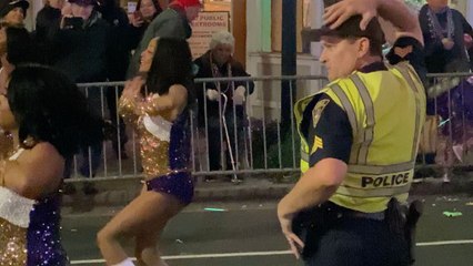Police Officer Dances In Mardi Gras Parade | Happily TV