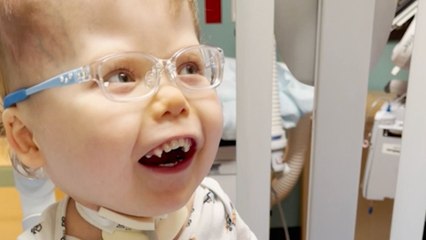 Toddler Sees Parents' Faces For First Time | Happily TV