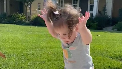 Baby Reacts To Seeing Shadow For First Time | Happily TV