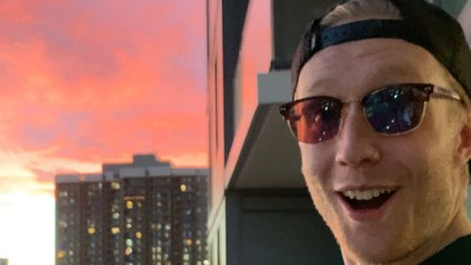 Colorblind Photographer Sees Sunset For First Time With Enchroma Glasses | Happily TV