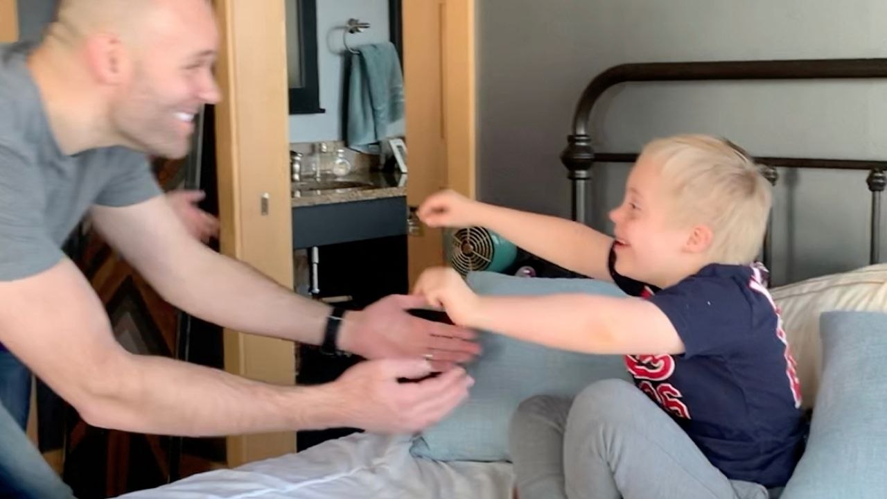 Doctor Working On Front Lines Surprise Children On Return Home | Happily TV