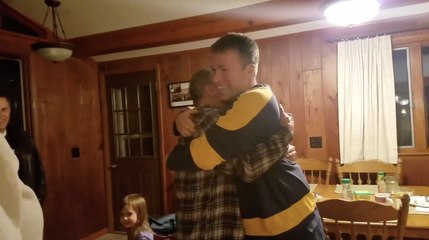 Apache Pilot Surprises Family For Holidays With Early Homecoming | Happily TV