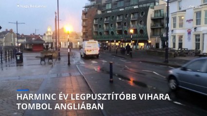 Rekord széllökésekkel tombol Angliában a Eunice vihar