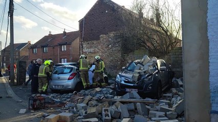 Un pignon s'écroule sur deux voitures à Ransart