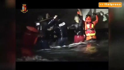 88 migranti salvati nel Crotonese, le immagini