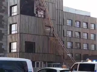 Une grue s'effondre sur le nouveau bâtiment du CHwapi