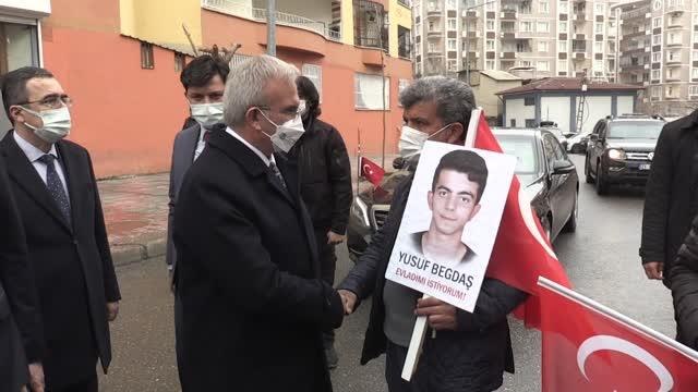 Diyarbakır Valisi Münir Karaloğlu, Diyarbakır anneleri ni ziyaret etti