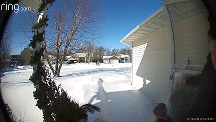 Kid Cracks up When Mom Slips on Ice