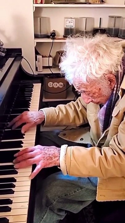 Philip Springer, 94 ans, joue le 1er mouvement de la "Sonate au clair de lune" de Beethoven