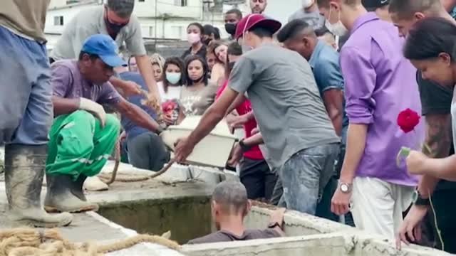 Brasil despide al centenar de víctimas de un deslizamiento de tierras