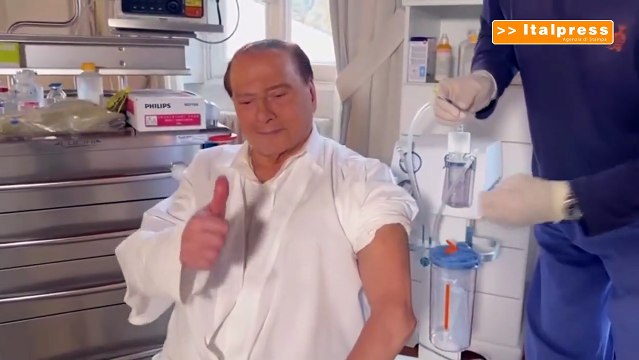 Vaccino, Berlusconi riceve la terza dose