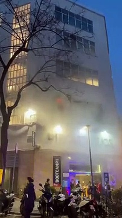 Incendio en el gimnasio DIR de la calle Castillejos de Barcelona - Vídeo  Dailymotion