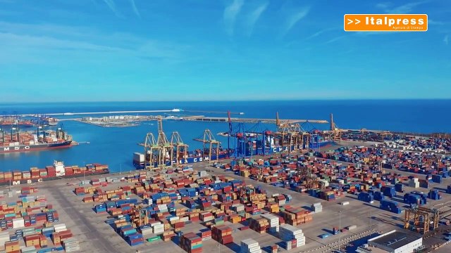 Commercio, a ottobre in crescita l'export extra Ue