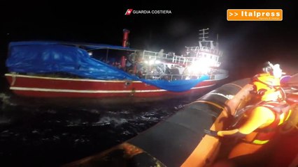 Immigrazione, in 244 salvati al largo della Calabria