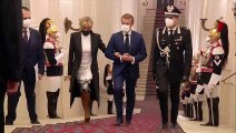 Esposa de Macron denuncia mulheres por boatos sobre seu sexo