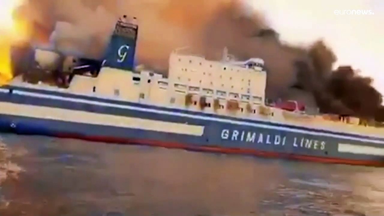 Пожар на пароме Euroferry Olympia: есть пропавшие без вести